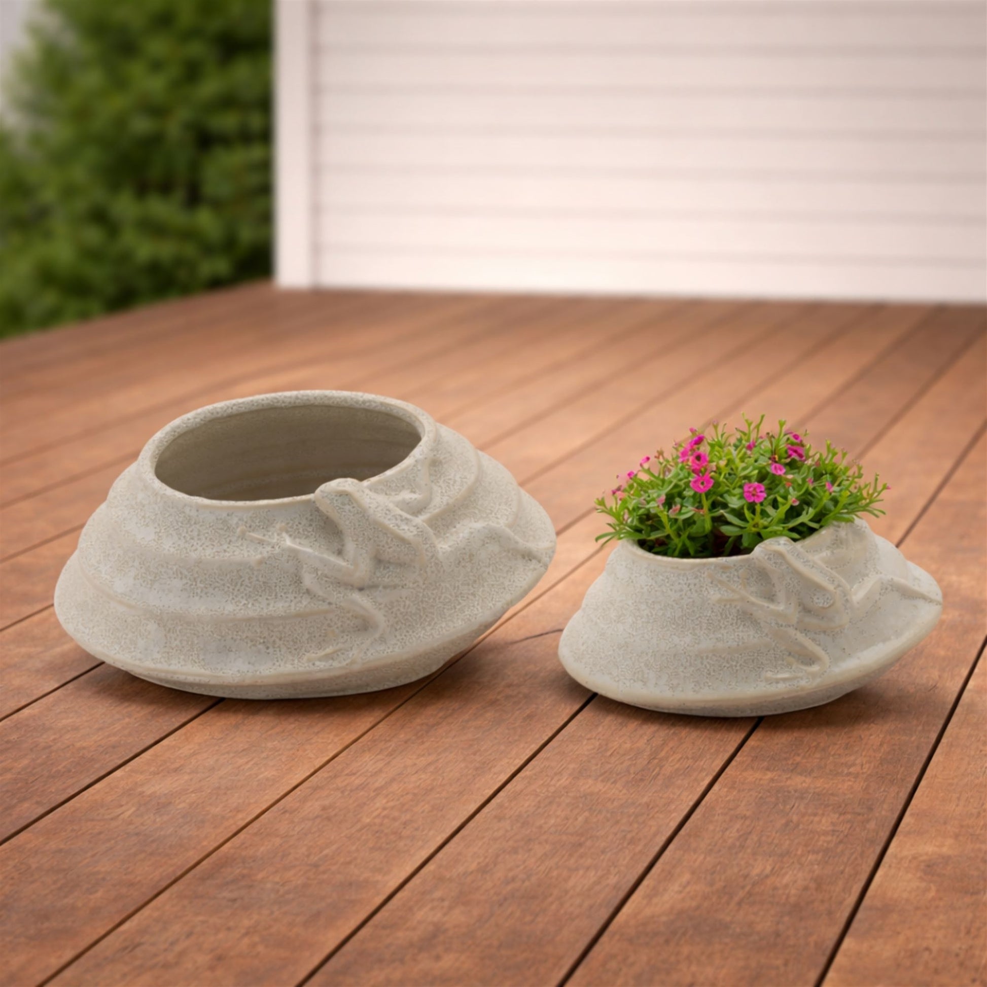 Round Porcelain Planter with Frog (Set of 2) alternate view 2